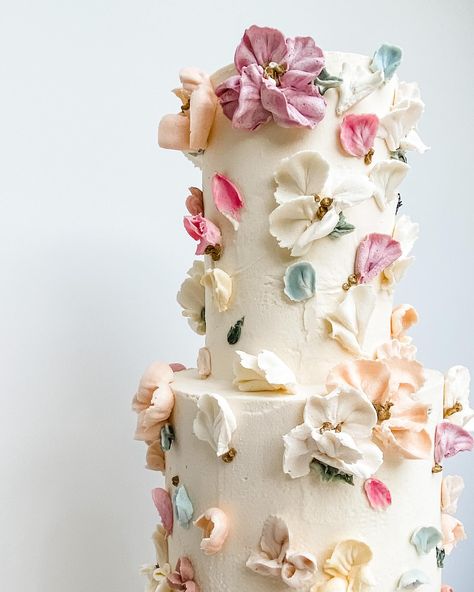 Happy first anniversary to R&E 🤍 Soft sorbet toned buttercream florals for their wedding cake @pylewellpark last year 🤍 #buttercreamfloral #cakesofinstagram #cakeoftheday #buttercreamcakes Wedding Cake Color, Rich Fruit Cake, Happy First Anniversary, Hand Painted Wedding Cake, Buttercream Designs, Painted Wedding Cake, Floral Cakes, Painted Cake, Pastel Cakes