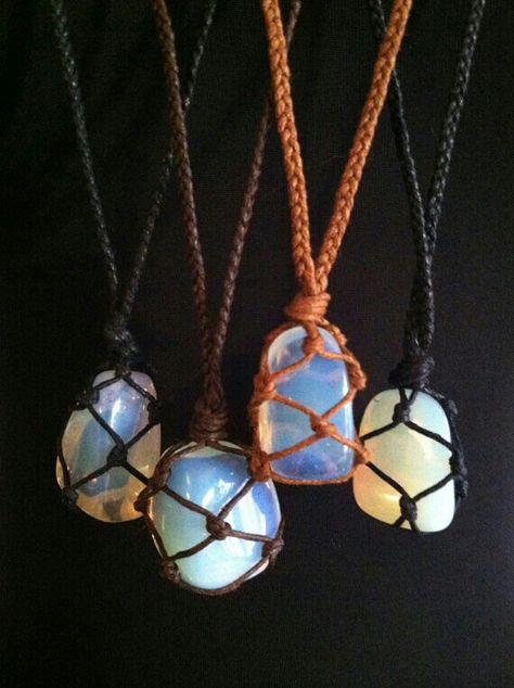 Charka Hantverk Diy, Macrame Colar, Stone Wrapping, Naha, Macrame Jewelry, Diy Schmuck, Bijoux Diy, Healing Crystal, Larp