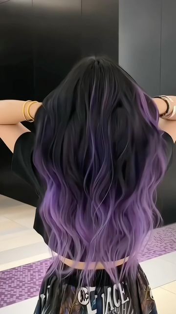 Purple Hair Highlights, Dyed Hair Purple, Hair Color Underneath, Hair Color Streaks, Dyed Hair Inspiration, Hair Streaks, Pretty Hair Color, Hair Color Purple, Hair Dye Colors