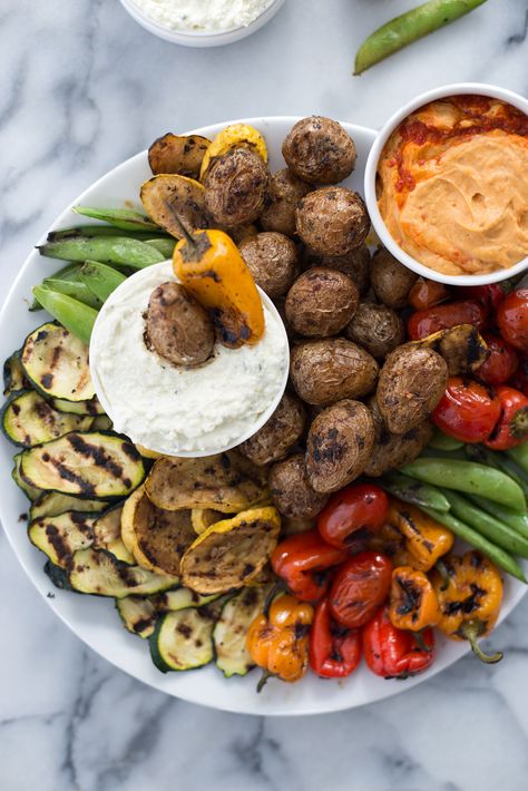 Grilled Vegetable Platter with Lemon-Feta Dip and Roasted Pepper Hummus! Easy, summer entertaining! Make a giant platter of grilled vegetables and dip ahead of time for no-fuss dinner. BBQ grilled potatoes, any vegetable you want and a salty, tangy dip! Vegetarian and gluten-free. | www.delishknowledge.com Hummus With Roasted Vegetables, Roasted Vegetable Platter, Roasted Pepper Hummus, Dip Vegetarian, Hummus Easy, Downstairs Office, Peanut Tofu, Tomato Pizza, Morning Drive