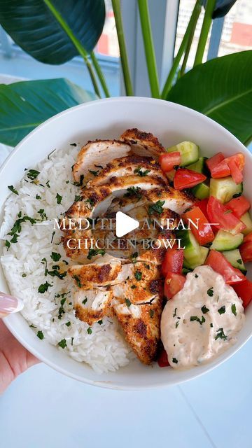 Samantha Purnell on Instagram: "I will simply never get tired of this one ☝️ Juicy chicken 101 full tutorial is pinned on my profile bc if you haven’t made JC101 yet…that’s an even bigger issue 🤔  #easyrecipes  #healthyrecipes  #recipevideo" Juicy Chicken 101, Yummy Bowls, Chicken 101, Chicken Bowl, Juicy Chicken, My Profile, Food Videos, Clean Eating, Healthy Eating