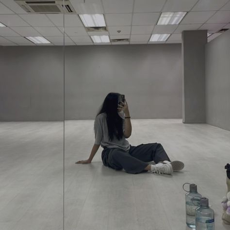 Dance Studio Aesthetic, Dance Aesthetic Hip Hop, Aesthetic Hip Hop, Fit Dance, Dance Vibes, Hip Hop Aesthetic, Solo Dance, Dance Motivation, Studio Aesthetic