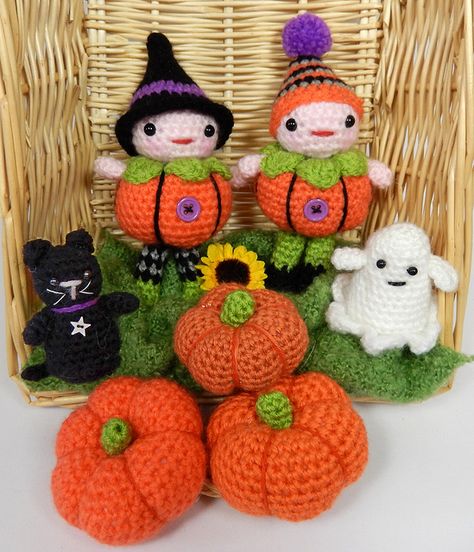 Pumpkin People | Flickr: Intercambio de fotos Fall Party Favors, Pumpkin People, Halloween Crochet Patterns, Crochet Fall, Holiday Crochet, Crochet Pumpkin, Halloween Doll, Halloween Crochet, Halloween Projects