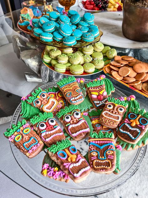 Tiki, sugar cookies, tiki party, hawaiian party, tiki mask, tiki cookies Tiki Brownies, Tiki Party Desserts, Tiki Desserts, Tiki Room Party, Tiki Cookies, Haunted Luau, Tiki Party Food, Tiki Party Ideas, Bbq Treats