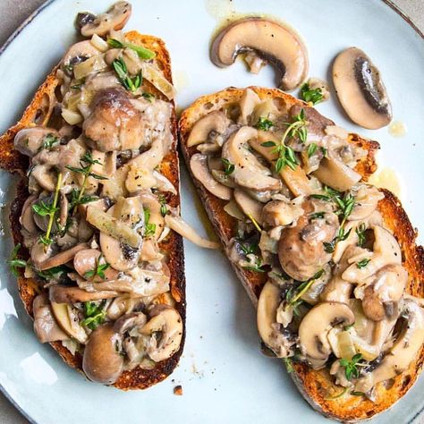 Creamy mushroom toast with garlic, thyme, onions and lemon. This looks so good! Photo by Ella @deliciouslyella  #mushrooms #toast #thyme Mushroom Sandwich, Creamy Garlic Mushrooms, Mushroom Toast, Deliciously Ella, Toast Toppings, Vegan Meal Plans, Vegan Bowls, Creamy Mushrooms, Creamy Garlic