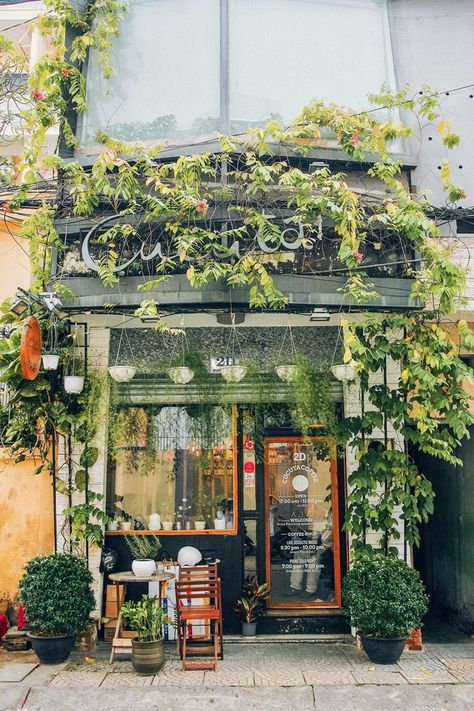 Cute Store Fronts, Cafe Exterior, Small Coffee Shop, Cafe Shop Design, Coffee Shop Aesthetic, Small Cafe, Coffee Store, 카페 인테리어 디자인, Outdoor Cafe