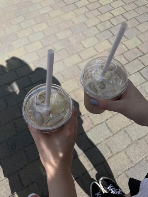 Starbucks Date Aesthetic, Kny Tweets, Korean Date, Tiktok Content, Iced Americano, Street Pictures, Food Story, Ice Coffee, Iced Latte