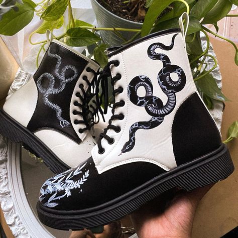 Hand Painted leather boots #painteddocs #paintedshoes #thavydoesart Find my art @thavydoesart on Instagram <3 Painted Leather Boots, Leather Boots Diy, Painted Snake, Snake Painting, Custom Heels, Snake Shoes, Boots Diy, Snake Boots, Painted Sneakers