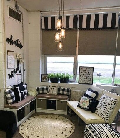 Classroom 2023, Flexible Seating Classroom, Boho Classroom, Classroom Makeover, Teachers Lounge, Classroom Layout, Elementary Classroom Decor, Class Theme, Education Activities