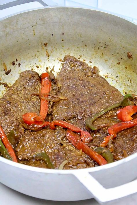 Dominican Steak (Bistec Guisado) - break thru kitchen Bistec Encebollado Dominicano, Dominican Steak, Guisada Recipe, Steak At Home, Sazon Seasoning, Beef Round, Banana Fritters, Carne Guisada, Adobo Seasoning