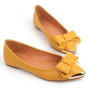 Flat Shoes For Work, Shoes With Bows, Shoes For Work, Embellished Flats, Cute Flats, Yellow Shoes, Fabulous Shoes, Crazy Shoes, Pretty Shoes