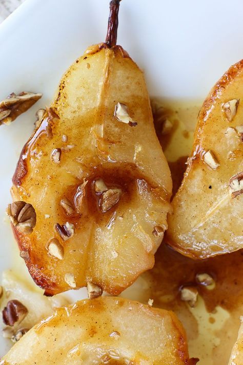 Easy and delicious Simple Baked Pears with Maple Syrup recipe! It's on the healthy side, too! #healthydessert #recipe #healthy #lowsugar #pears #fruit #dessert #dessertrecipes #easy #easydessert Maple Syrup Recipe, Fruit Desserts Easy, Healthy Fruit Desserts, Maple Syrup Recipes, Pear Dessert, Baked Pears, Fruit Dessert Recipes, Dessert Aux Fruits, Baked Fruit