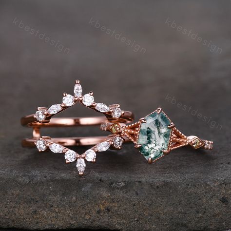 This is a Vintage Hexagon cut Moss Agate Ring Rose Gold Engagement Ring Set Unique Double Curved Moissanite Band Art Deco Wedding Bridal Ring Set. A Modern Long Hexagon cut meets an intricate nature inspired design in this unique moss agate engagement ring.  --Engagement Ring-- Main Stone: 9x5mm hexagon cut Moss Agate. Side stone: Peridot + Moissanite --Wedding Band-- *Round + Marquise cut Moissanite This ring is marked S925/G10K/G14K (According to the metal option) I accept custom making order. Engagement Ring Sets Vintage, Non Traditional Wedding Ring Sets, Unique Hexagon Engagement Rings, Engagement Ring Intricate Band, Gemstone Wedding Ring Sets, Hippie Engagement Ring Bohemian, Moss Agate Engagement Ring Set, Moss Agate Ring Set, Two Piece Engagement Rings