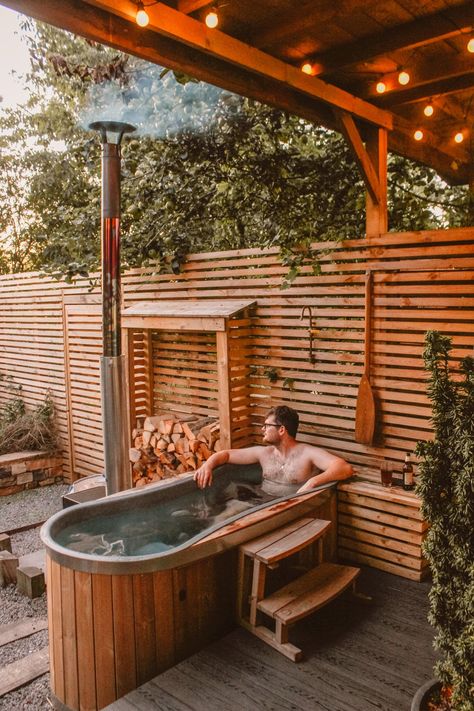 Cabin In The Woods With Hot Tub, Swedish Hot Tub, Tiny Hot Tub Small Spaces, Tiny House Hot Tub, Cozy Cabin Porch, Outdoor Bath On Deck, Hot Tub Cold Plunge, Bath Tub Outdoor Garden, Luxury Cold Plunge