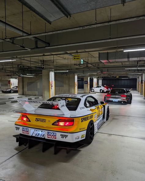 Tokyo Car Aesthetic, Cars In Tokyo, Tokyo Car Meet Aesthetic, Tokyo Car Meet, Japan Car Meet, Larry Chen, Car Meets, Japanese Car Culture, Sphere Light