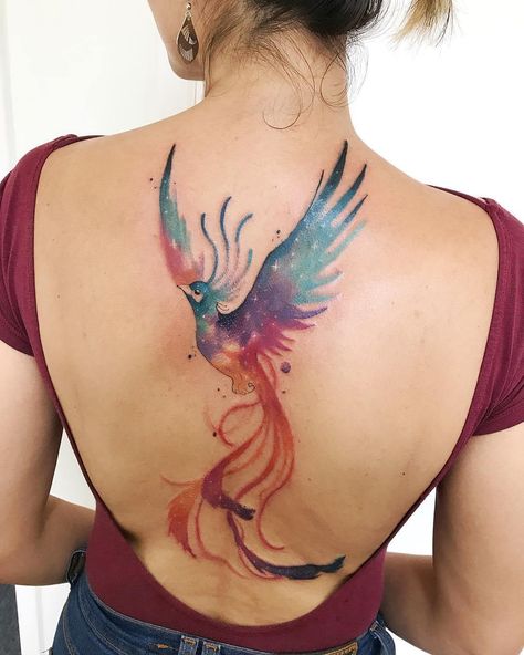 Ave Fénix - Tatuajes para Mujeres. Encuentra esta muchas ideas mas de Tattoos. Miles de imágenes y fotos día a día. Seguinos en Facebook.com/TatuajesParaMujeres! Watercolor Phoenix Tattoo, Phoenix Back Tattoo, Hamsa Hand Tattoo, Phoenix Tattoo Feminine, Small Phoenix Tattoos, Cool Back Tattoos, Phoenix Tattoo Design, Disney Tattoo, Tatuaje A Color