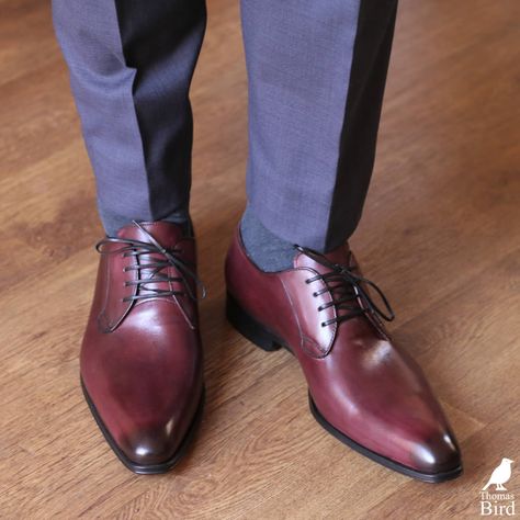 Oxblood shoes pair well with light blue trousers Oxblood Shoes Men Outfit, Fashion Statement Outfits, Patina Shoes, Burgundy Shoes Outfit, Burgundy Dress Shoes, Wine Shoes, Tarnished Gold, Maroon Vans, Celebrity Shoes