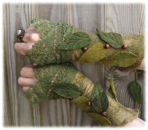 Fairy cuffs Tovad Ull, Tree Costume, Fair Outfits, Fairy Clothes, Friends Diy, Lace Cuffs, Woodland Fairy, Fantasy Costumes, Green Forest