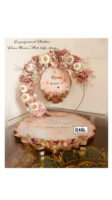 @Resin_Art_Life_Store Engagement Platter, Dried Floral Wreath, Engagement Ring Platter, Ring Platter, Wreath Ring, Creative Wedding Gifts, Rings Ceremony, Marriage Gifts, Engagement Decorations