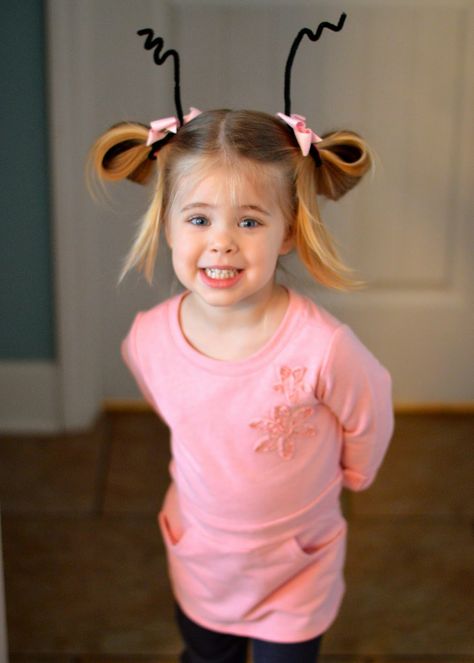 Dr. Seuss Day Simple DIY cindy lou who costume  halloween Dr Seuss Hairstyles, Dr Seuss Diy Costumes, Cindy Lou Hair, Dr. Seuss Costumes, Dr. Suess, Beyonce Hairstyles, Cindy Lou Who Hair, Cindy Lou Who Costume, Who Costume