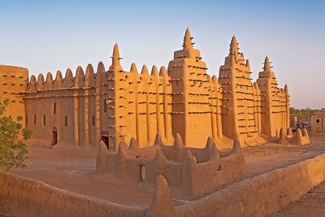 21 Beautiful Houses of Worship Around the World | Architectural Digest Djenné Mosque, Mud Architecture, Federal Architecture, Mud Plaster, Earth Building, Architecture Styles, African Architecture, African American Artwork, Moorish Architecture