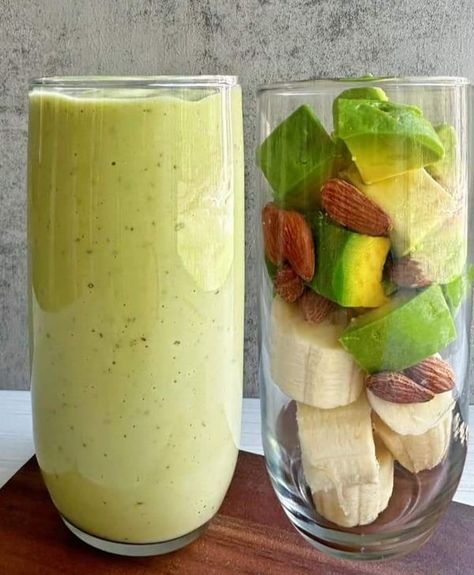 Pistachio Smoothie, Healthy Mixed Drinks, Healthy Era, Avocado Banana Smoothie, Healthy Juice Drinks, Fruit Smoothie Recipes Healthy, Delicious Smoothies, Avocado Banana, Healthy Green Smoothies