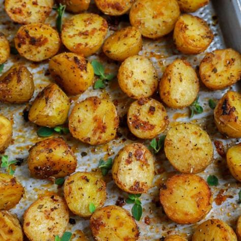 Roasted Baby Potatoes - Cookin' with Mima Potato Gratin Easy, Oven Roasted Baby Potatoes, Gold Potato Recipes, Roasted Baby Potatoes, Herb Roasted Potatoes, Oven Roasted Potatoes, Glazed Carrots, Pan Recipes, Baby Potatoes