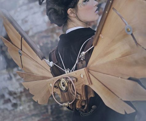 steampunk-icarus-wings Steampunk Glider, Icarus Wings, Absinthe Fairy, Steampunk Mode, Steampunk Hair, Steampunk Wings, Costume Closet, Moda Steampunk, Pretty Wings