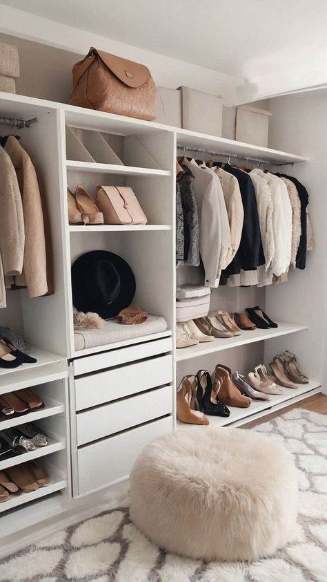 Organized Aesthetic Closet, Small Bedroom Walk In Closet Ideas Master, Interior Closet Design, Walking Closet Aesthetic, Bedroom Inspirations Wardrobe, Small Wardrobe Room, Open Wardrobe Ideas Bedroom, Master Closet With Mirror, Built Out Closet