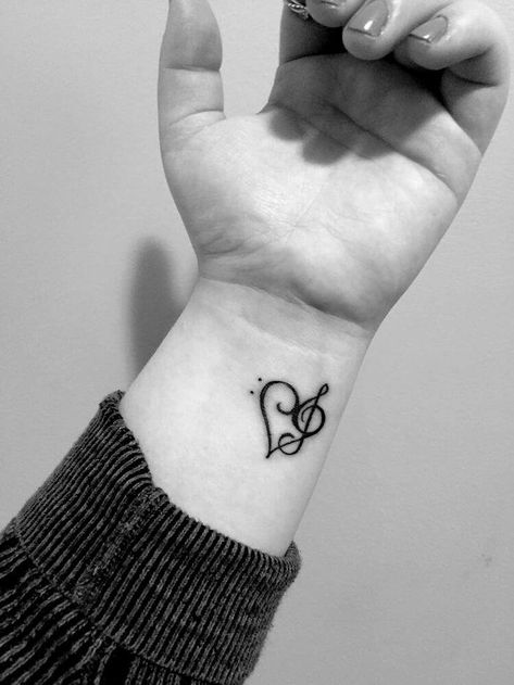 Music Wrist Tattoos, Music Heart Tattoo, Small Music Tattoos, Music Notes Tattoo, Herz Tattoo, Music Tattoo Designs, Note Tattoo, Inspiration Tattoos, Парные Тату