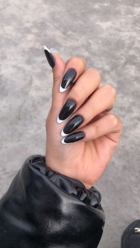 French Nail Black And White, Black Base White French Tip, Black Nail With White French Tip, Black And White French Nails Almond, Black Nail White French Tip, White Nails Black French Tip, Black Nails White French Tip, Black Nails With White French, Black Almond Shape Nails