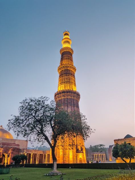 Qutab Minar Qutab Minar, Travel Snap, Delhi Tourism, Happy Birthday Chocolate Cake, Birthday Chocolate, Portraits Art, Dslr Background, Animal Portraits Art, Animal Portraits