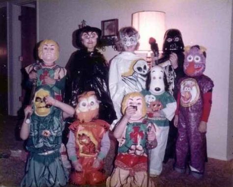 A meeting of the "Officially Licensed Character Brigade." | 23 Adorable Pictures Of Halloween Kid Costumes From The ’80s Old Halloween Photos, 80s Halloween Costumes, Vintage Halloween Photos, Vintage Halloween Costume, Fraggle Rock, 31 Days Of Halloween, Halloween Quotes, Halloween Photos, Halloween Pictures