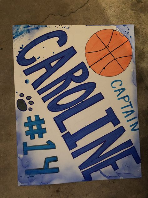 Basketball poster Senior Night Signs Basketball, Basketball Posters For Players, Basketball Slogans For Posters, Senior Game Posters, Basketball Poster Ideas Signs For Players, Posters For Basketball Games, Basketball Signs High School, Senior Posters High School, Volleyball Posters For Players Diy