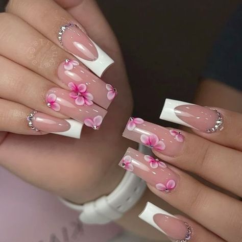 Spring Acrylic Nails With Flowers, Nail Designs For Italy, Pink Nail Designs With Flowers, Floral Nails Square, Bday Nails Acrylic, Nails For Spain, Acrylic Flowers On Nails, French Tip Flower Nails, Flower Nails Acrylic