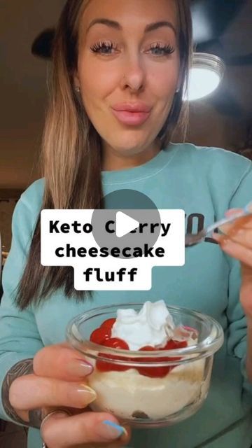 Keto Cherry Cheesecake, Cherry Cheesecake Fluff, Cheesecake Fluff, Tips Diet, Fluff Recipe, Postre Keto, Low Carb Diets, Keto Dessert Easy, Cherry Cheesecake