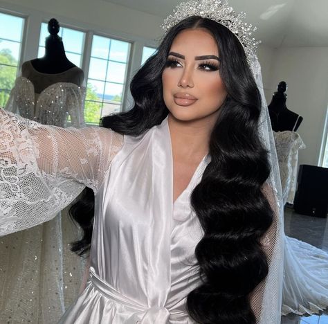 Glam Bride Makeup, Special Event Hair, Bridal Hair Down, Black Wedding Hairstyles, Bridal Hair Veil, Glam Wedding Makeup, Haircuts For Long Hair With Layers, Bridal Hair Inspiration, Quinceanera Hairstyles