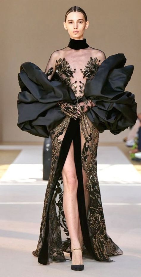 Crazy Runway Fashion, Elie Saab Fall, Weird Fashion, فستان سهرة, Fantasy Dress, Vintage Glamour, Elie Saab, Couture Dresses, Couture Fashion