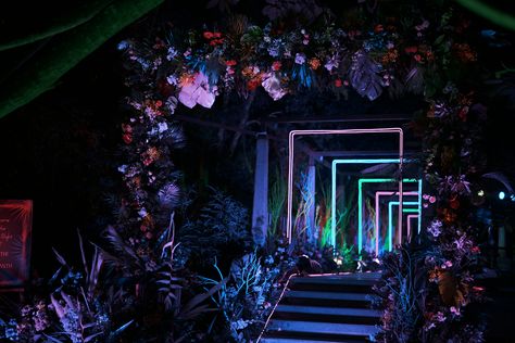 Passage Decor, Neon Wedding Theme, Avatar Theme, Ceremony Decorations Outdoor, Event Entrance, Church Christmas Decorations, Cocktail Decoration, Bride Entry, Neon Jungle