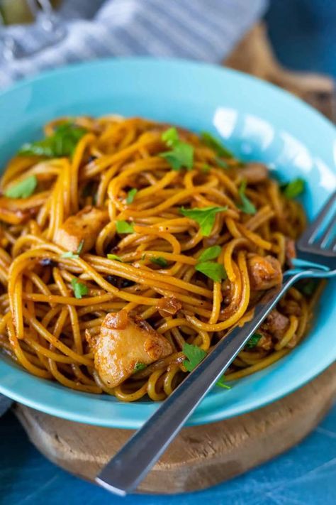 Surinaamse bami - Francesca Kookt Bami Recipe, Weekend Meals, Dutch Recipes, Exotic Food, Spaghetti Recipes, Good Healthy Recipes, Spicy Recipes, Light Recipes, Delicious Healthy Recipes