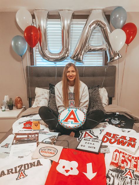 University of Arizona college announcement University Of Arizona Merch, University Of Arizona Bed Party, College Acceptance Cake, College Commitment Announcement, University Of Arizona Graduation Party, College Announcement Ideas, College Acceptance Announcement, College Decision Pictures, College Acceptance Pictures