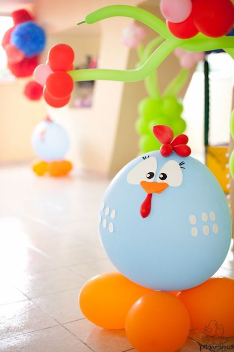 Festa Galinha Pintadinha Birthday Party via Kara's Party Ideas | Kara'sPartyIdeas.com #festa #galinha #pintadinha #birthday #party #ideas #supplies Barnyard Birthday, Third Birthday Party, Balloon Crafts, Farm Birthday Party, Birthday Party Planning, Farm Party, Farm Birthday, Karas Party Ideas, Balloon Art