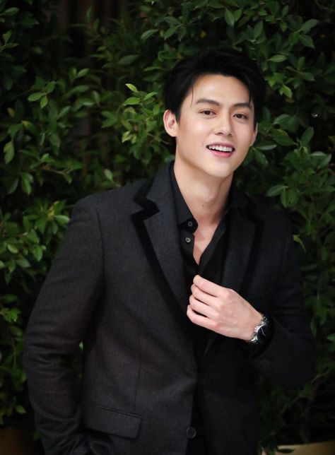 Mark Prin Suparat, Kim Wo Bin, Prin Suparat, Mark Prin, Boy Pictures, Photo Poses For Couples, Stylish Boys, Couple Photography Poses, Thai Drama