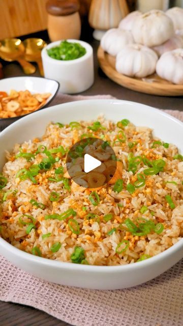 Jecca ⍥ on Instagram: "garlic fried rice! 🧄🧄🧄 there’s no such thing as too much garlic 😝 this chinese style fried rice is perfect for all my garlic lovers!   full recipe on my blog - search ‘garlic fried rice’   #rice #garlic #friedrice #garlicrice #garlicfriedrice #chinesefood #easyrecipes #easyrecipesathome #ricerecipes #friedricerecipe #takeoutfood #easydinner #chineserecipes" Garlic Fried Rice, Garlic Rice, Takeout Food, 20 Minute Recipes, Homecooked Meals, Garlic Clove, Garlic Fries, Life Series, Fried Rice Recipe