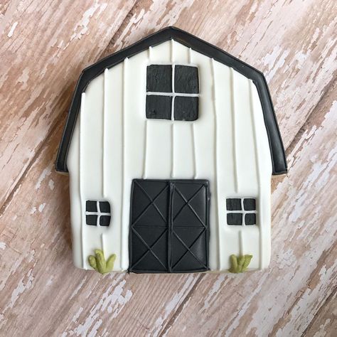 Karys Clancy on Instagram: “This little cookie was inspired by the Fancy Farmgirls barn - and by little I mean it was a 4" giant of a cookie!  #farmhouse #whitebarn…” Barn Cookies Decorated, Ffa Cookies, Farmhouse Cookies, Lucas Baby, Homestead Decor, Cookies Decoration, Farm Cookies, Date Cookies, Horse Cookies