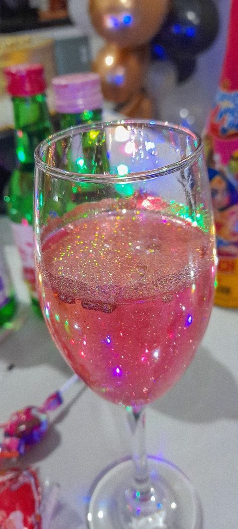 Party Aesthetic Ideas Decoration, Birthday Drink Ideas Non Alcoholic, Party Glitter Aesthetic, Glitter Drink Aesthetic, Glitter Aesthetic Party, Pink Glitter Drink Non Alcoholic, Drink Party Aesthetic, Glitter Pool Party, 21st Birthday Non Alcoholic Ideas