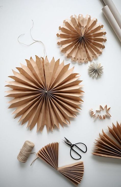 Papirstjerner Diy, Big Christmas Decorations, Navidad Natural, Jul Diy, Diy Jul, Diy Deco Noel, Navidad Diy, Seni Origami, Christmas Inspo