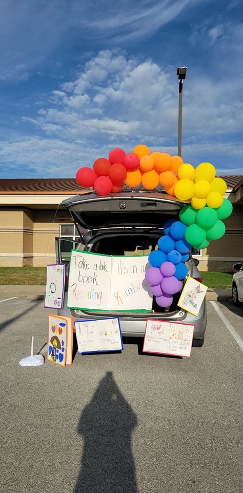 Reading rainbow. Rainbow balloon arch. Giant size books. Rainbow Trunk Or Treat, Trolls Trunk Or Treat, Popcorn Balloon, Party City Halloween, Balloons Ideas, Rainbow Arch, Reading Rainbow, Trunk Or Treat, Halloween School