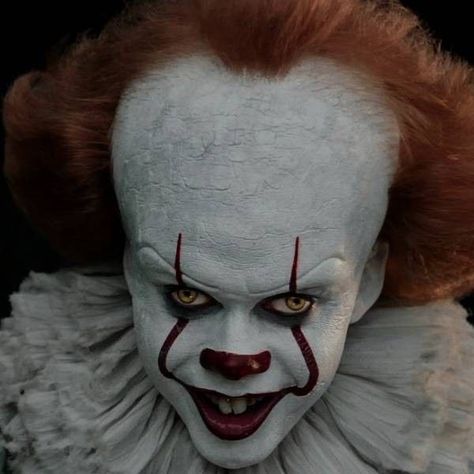 Pennywise Portrait, Pennywise Face, Berry Sangria, Holloween Makeup, Face Proportions, Pennywise The Clown, Pennywise The Dancing Clown, Whatsapp Wallpaper Cute, Send In The Clowns