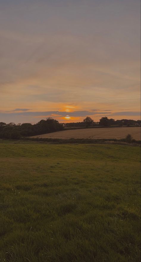 Relaxing Places Aesthetic, Evening Walks Aesthetic, Lato Aesthetic, Late Afternoon Aesthetic, Going On Walks Aesthetic, Going On A Walk Aesthetic, Evening Walk Aesthetic, Park At Night Aesthetic, Going For A Walk Aesthetic